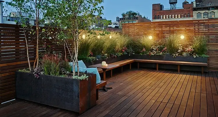 15 Dazzling Hardwood Deck Design Ideas For Gardeners